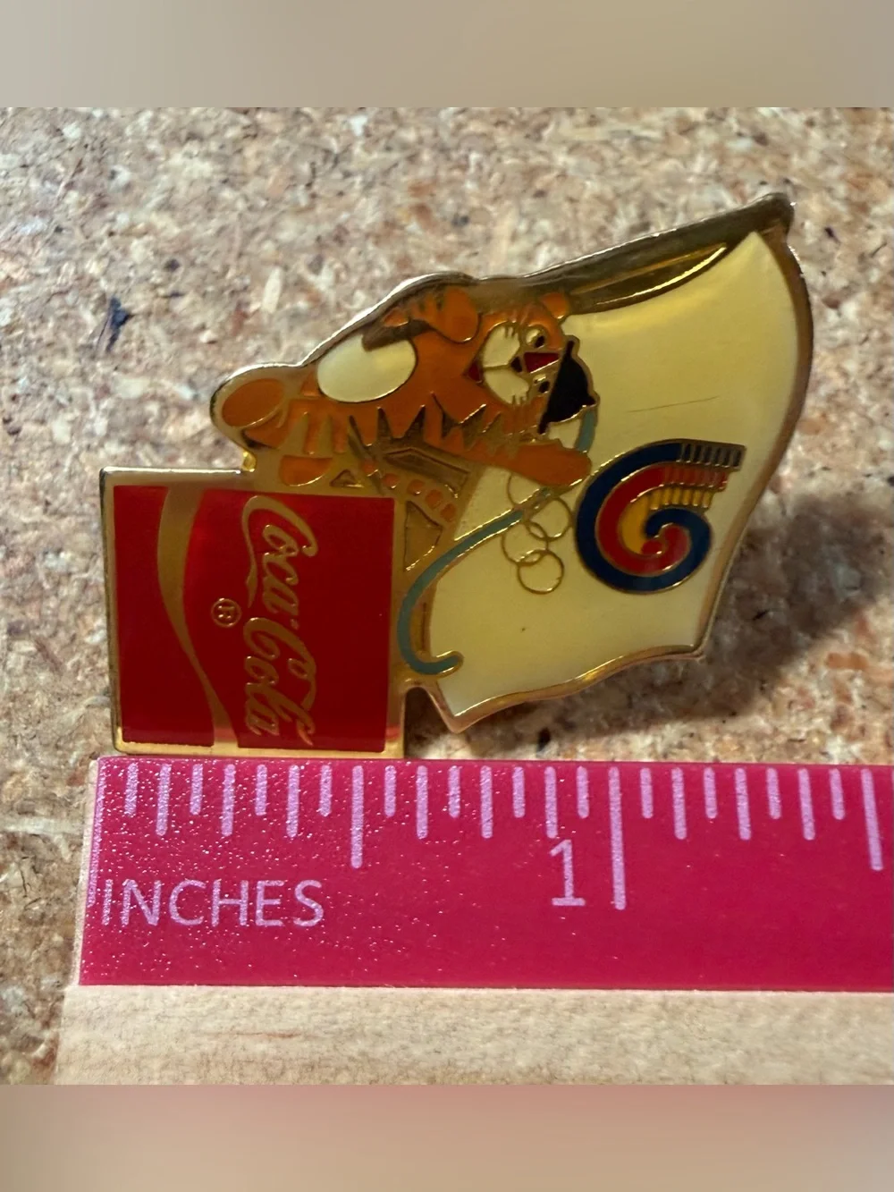 Coca-Cola 1988 Seoul Olympic Mascot Tiger Hodori with Olympics Flag Pin